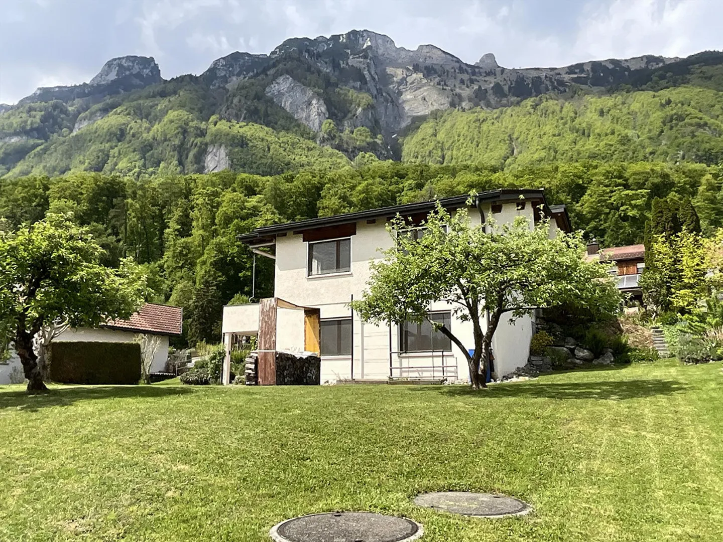 Paradis familial ensoleillé avec appartement - Photo 2 sur 11
