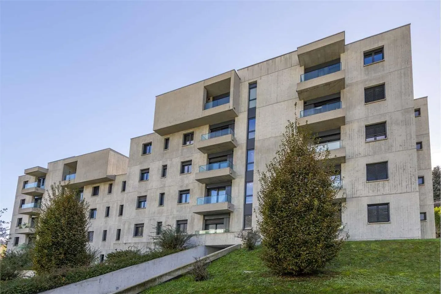 Helle 4,5-Zimmer-Wohnung mit großer Terrasse und geräumigen Innenräumen - Foto 1 von 10
