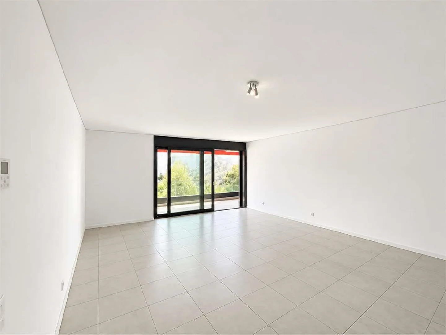 Helle 4,5-Zimmer-Wohnung mit großer Terrasse und geräumigen Innenräumen - Foto 5 von 10