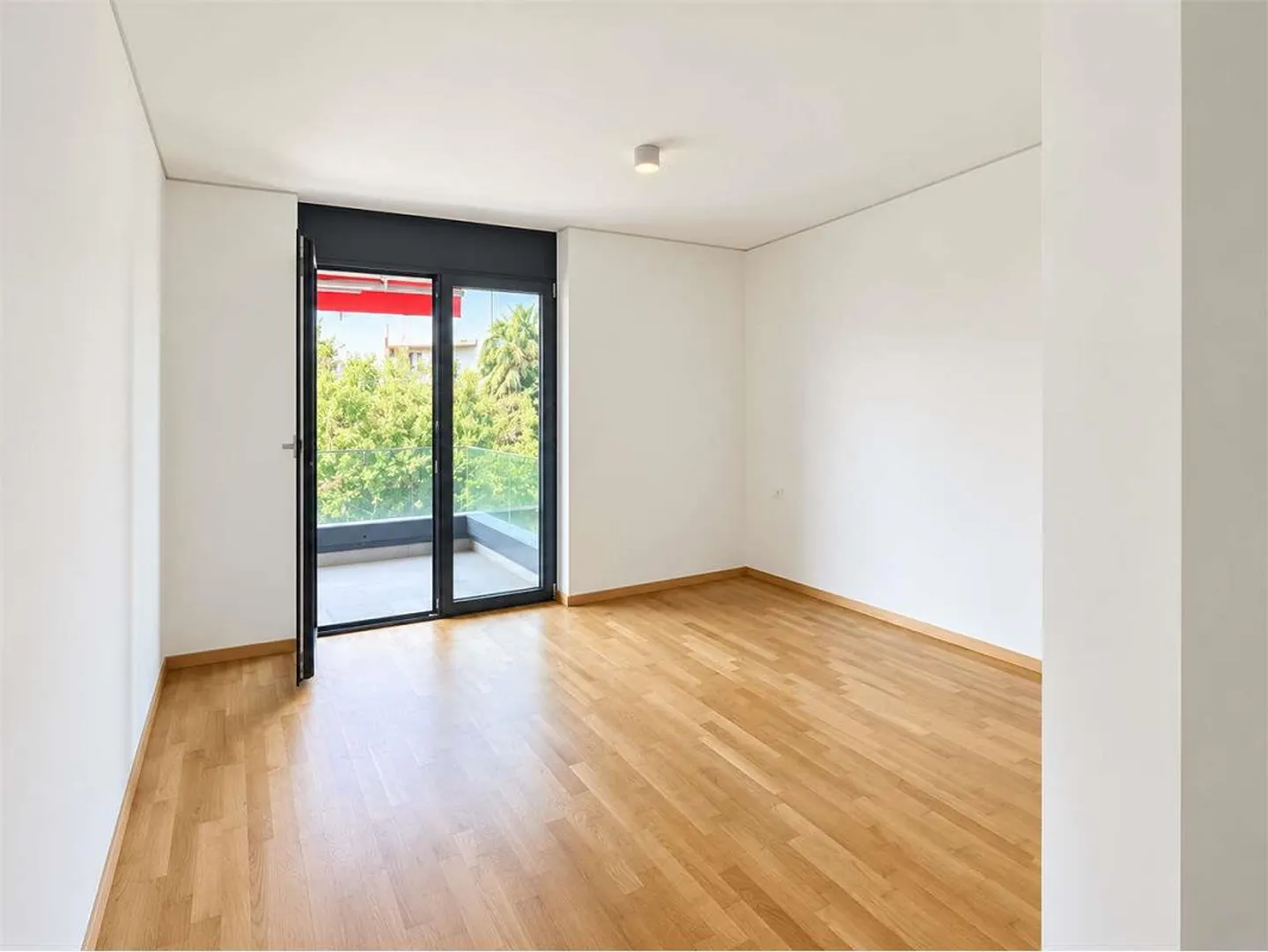 Helle 4,5-Zimmer-Wohnung mit großer Terrasse und geräumigen Innenräumen - Foto 7 von 10