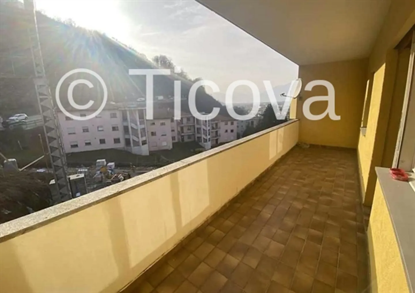 Cadenazzo in posizione soleggiata, con vista libera - Foto 1 di 6