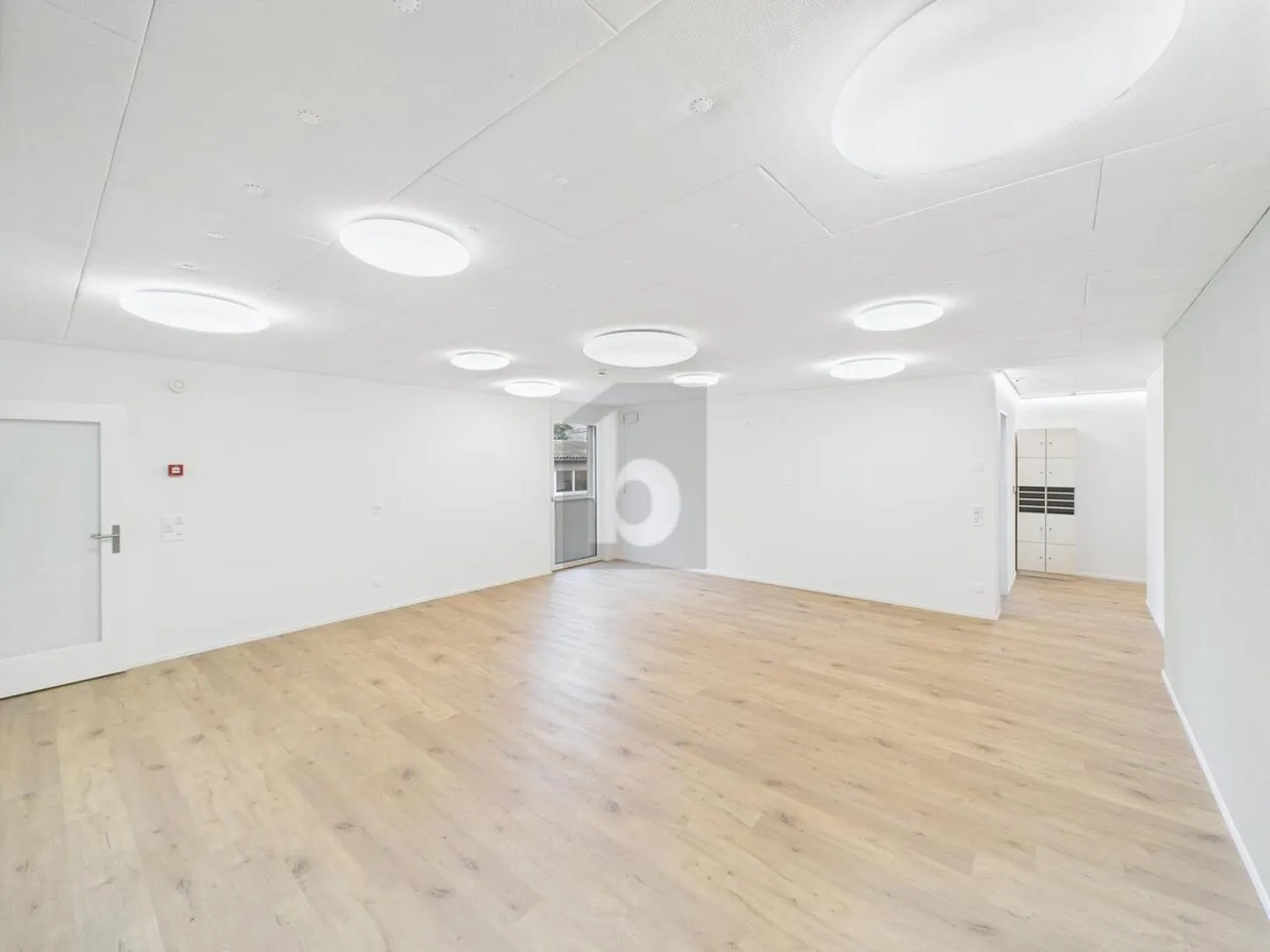 MODERNO, LUMINOSO E BUONA ACCESSIBILITÀ - Foto 2 di 6