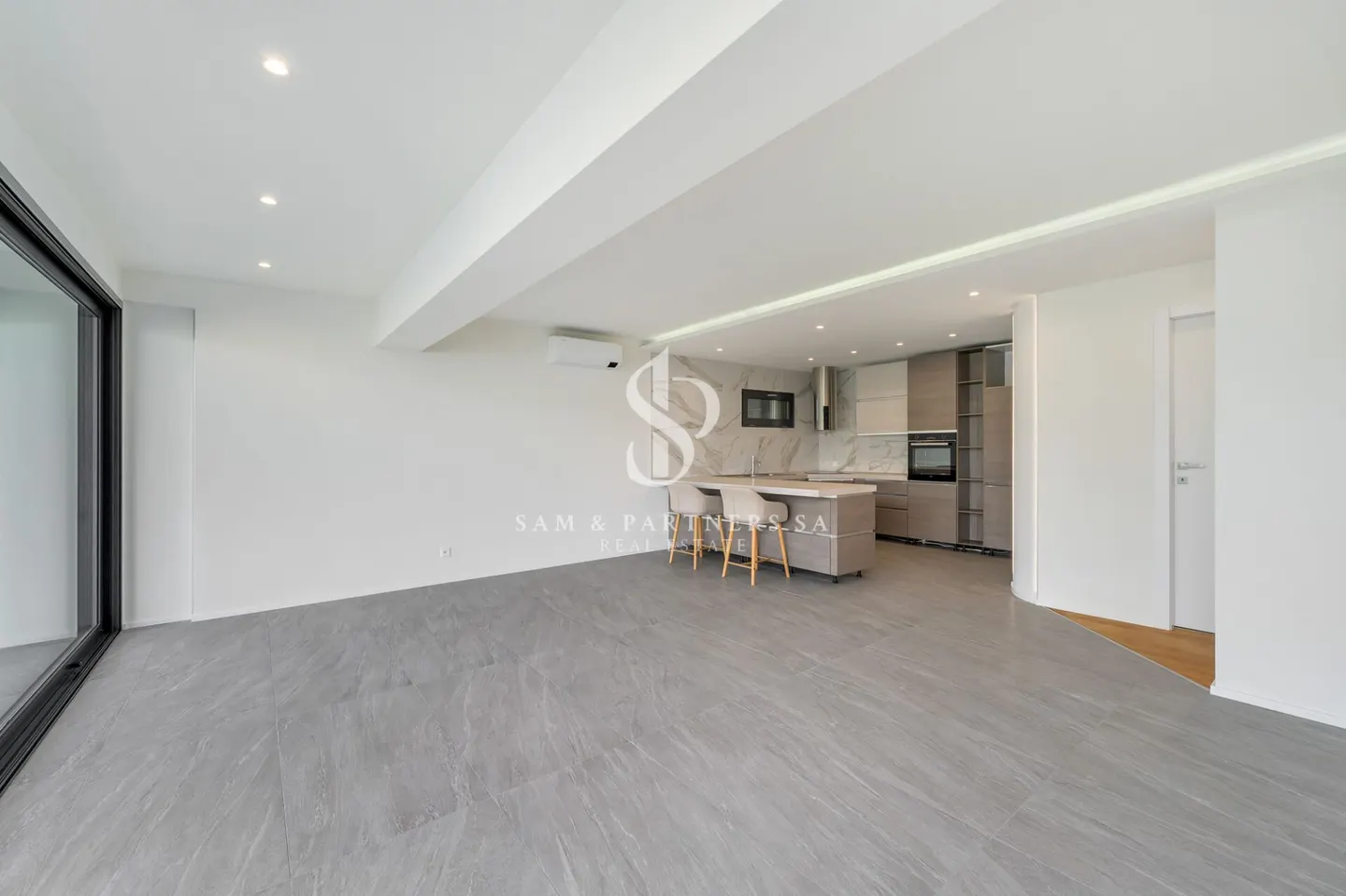 Apartment with lake view - Photo 6 of 12
