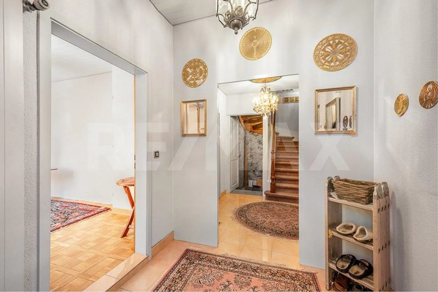 Bâtiment résidentiel et commercial à Glaris - Photo 3 sur 13