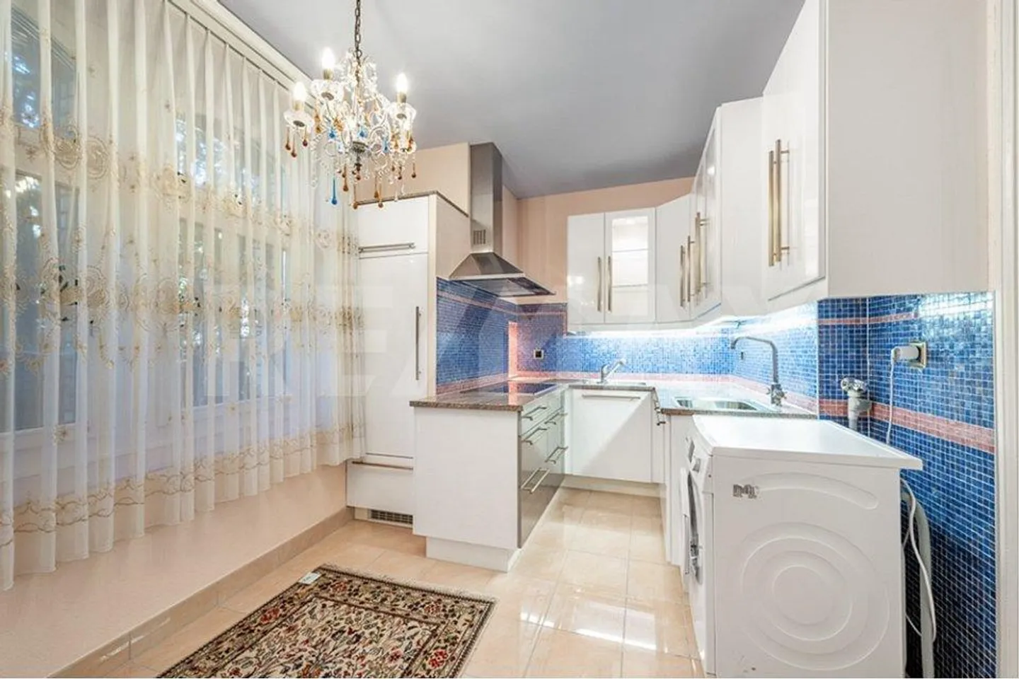 Bâtiment résidentiel et commercial à Glaris - Photo 9 sur 13