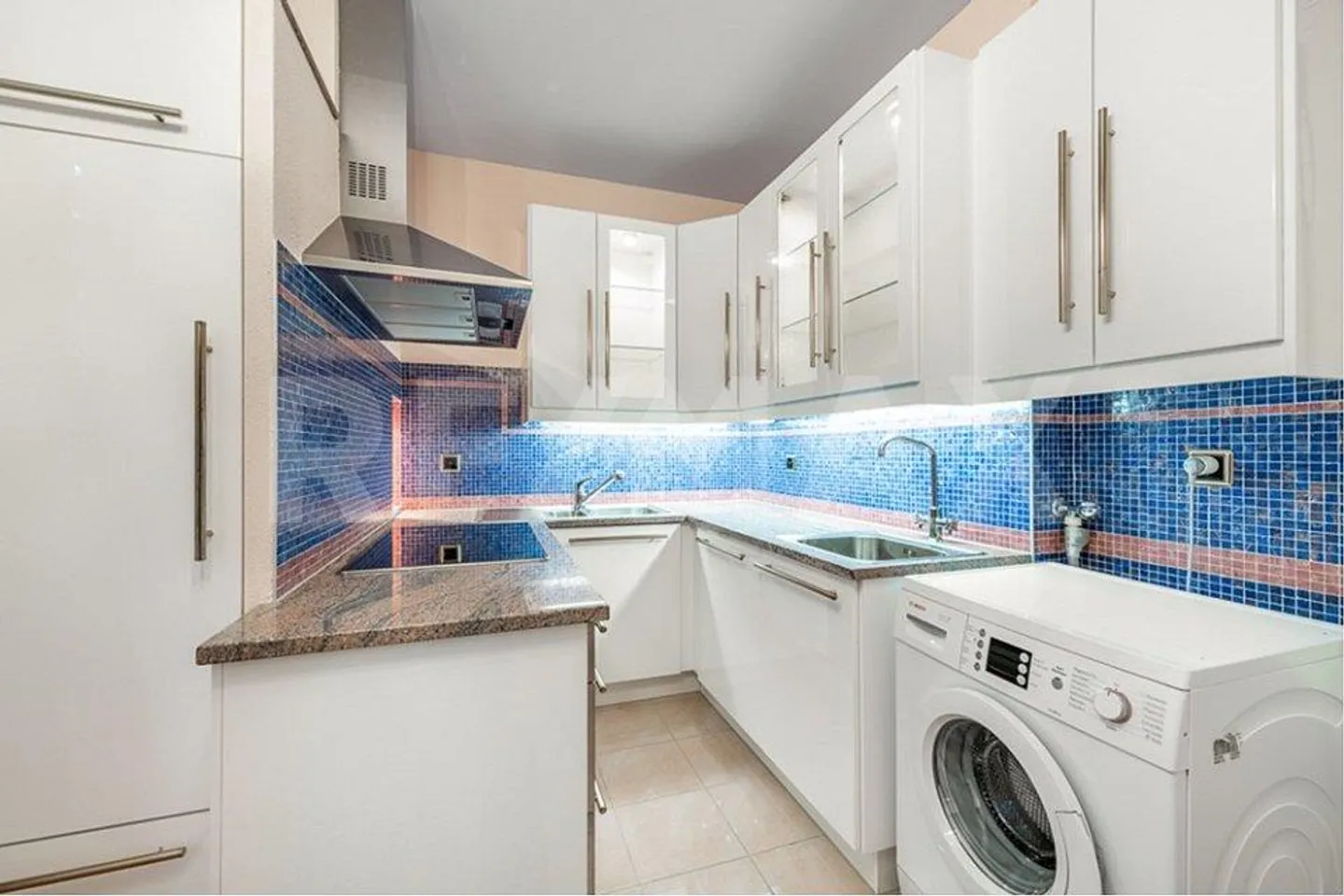 Bâtiment résidentiel et commercial à Glaris - Photo 10 sur 13