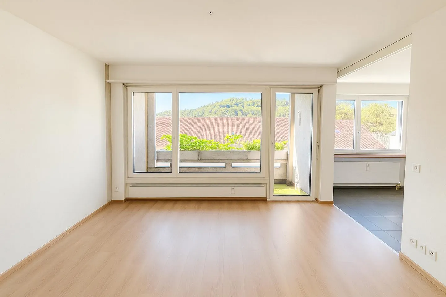 Casa luminosa con balcone, ascensore e ideale connessione ai trasporti pubblici - Foto 3 di 6
