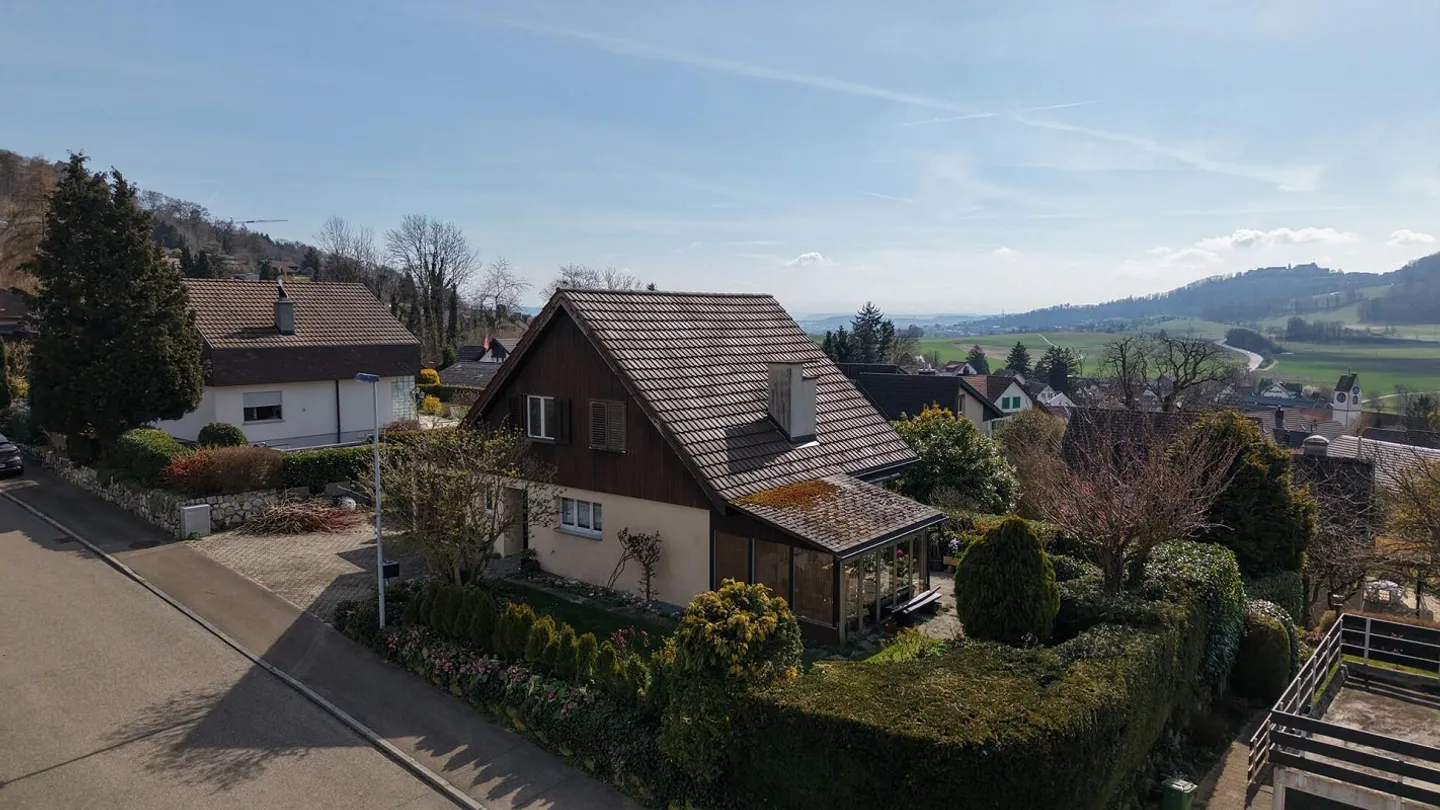 Idylle familiale ensoleillée avec potentiel d'aménagement dans un emplacement de choix - Photo 5 sur 13