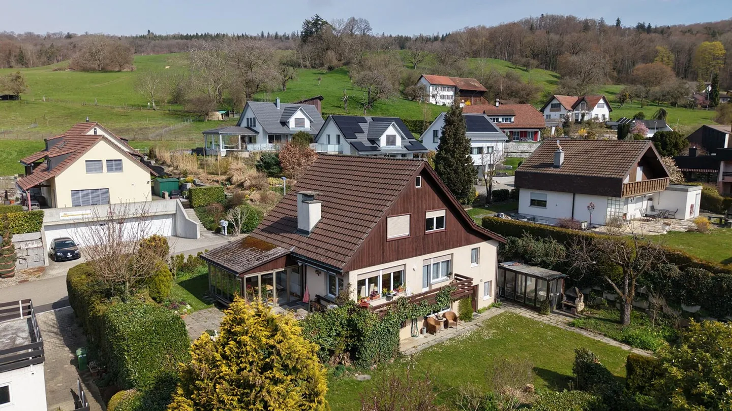 Idylle familiale ensoleillée avec potentiel d'aménagement dans un emplacement de choix - Photo 6 sur 13