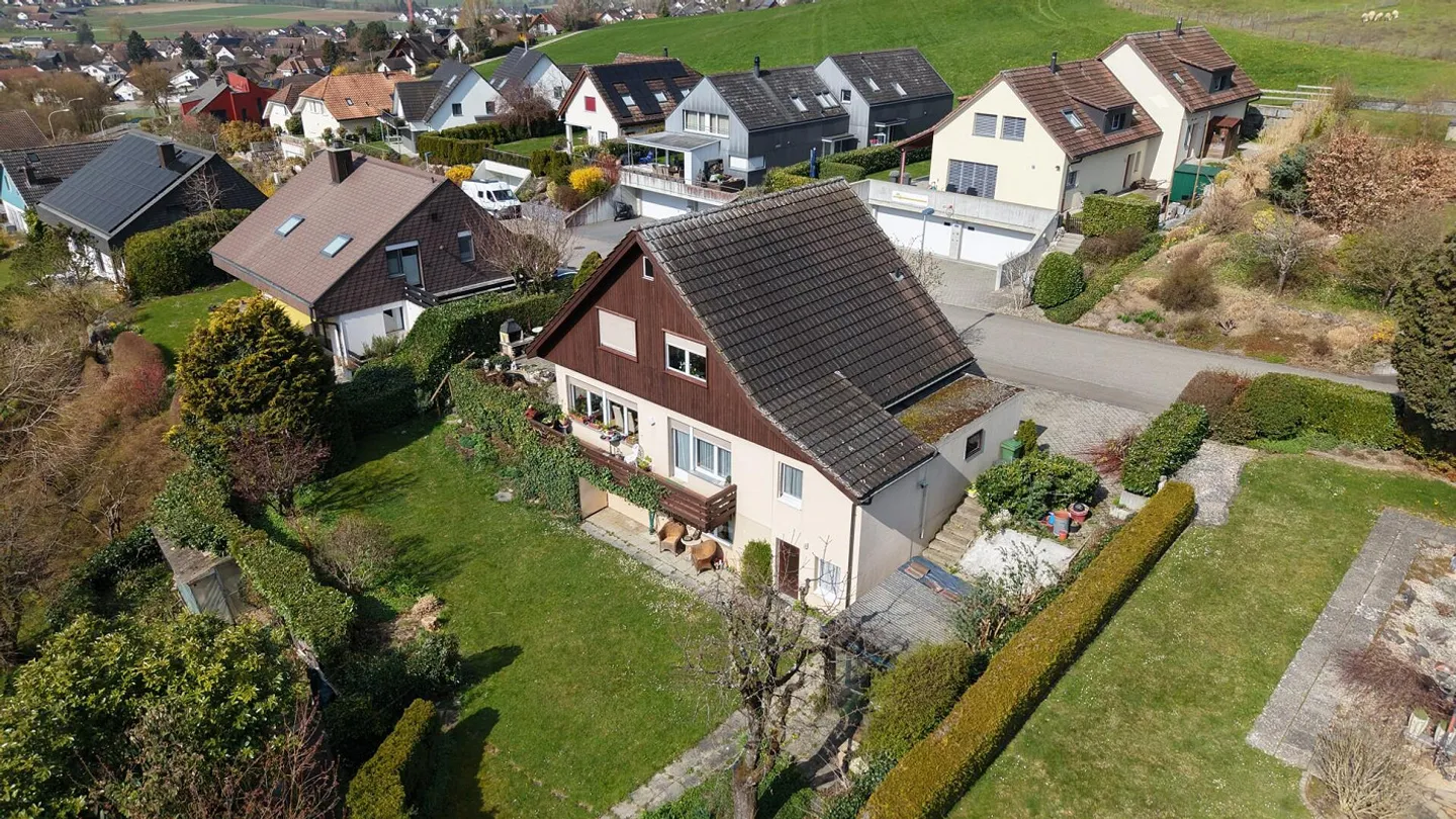 Idylle familiale ensoleillée avec potentiel d'aménagement dans un emplacement de choix - Photo 7 sur 13