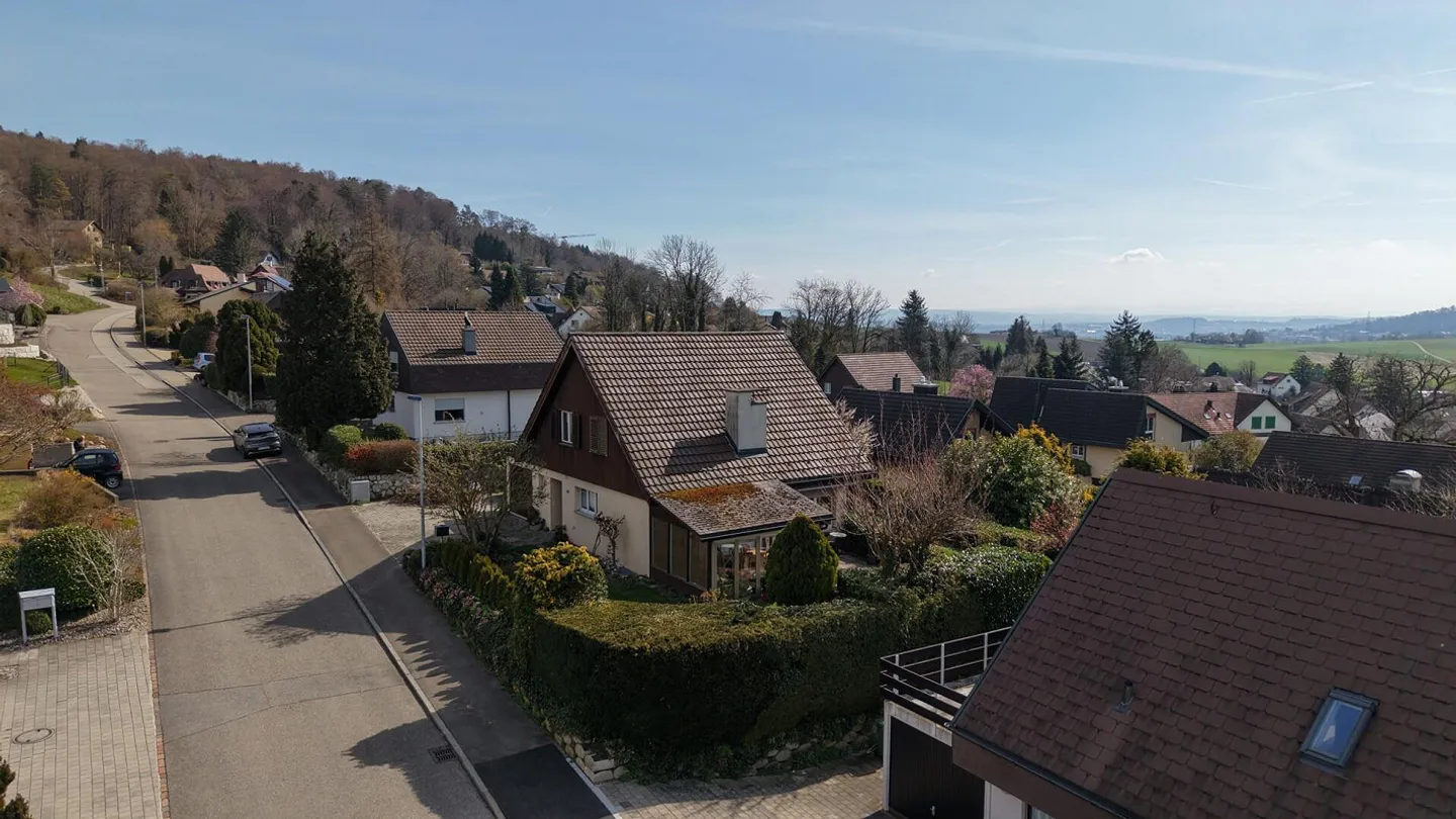 Idylle familiale ensoleillée avec potentiel d'aménagement dans un emplacement de choix - Photo 8 sur 13