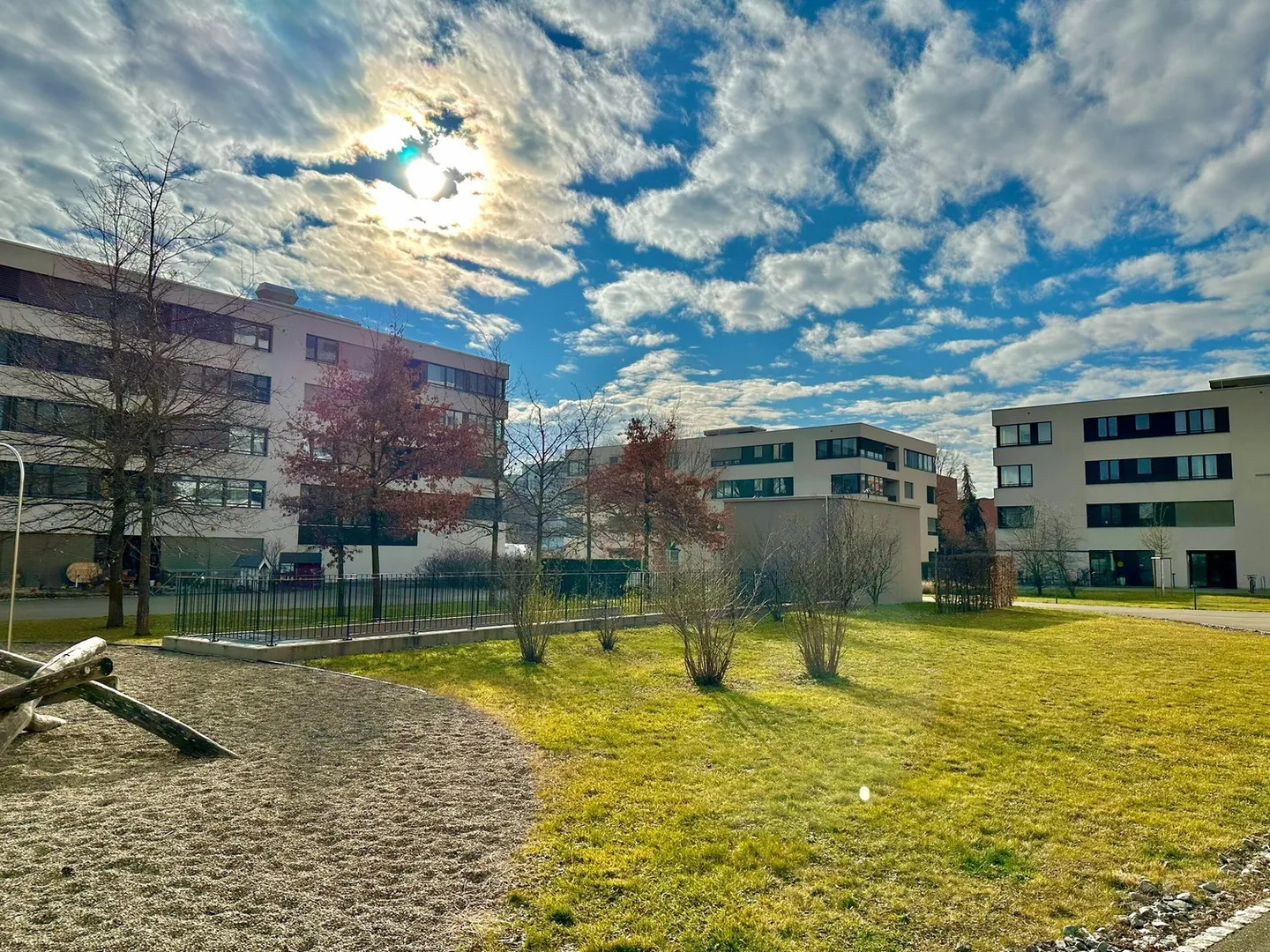 In the Green - Luxurious + Modern 3.5-Room Apartment, Large Balcony, 2 Bathrooms, Neu-Allschwil, 15min to the City - Photo 24 of 25