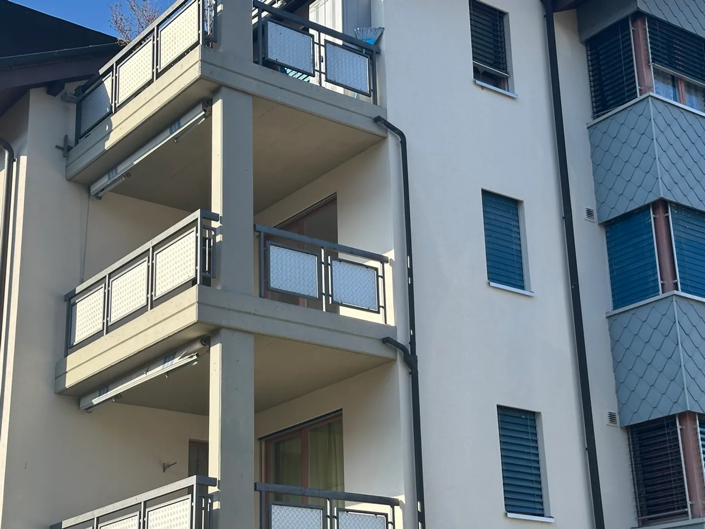 Courtepin 2,5 pces de 61,4m², balcon couvert, parking souterrain, cave - Photo 1 sur 13