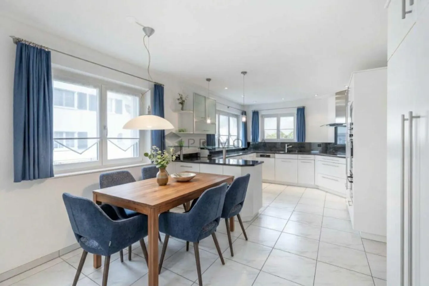 Ampia casa unifamiliare di 7,5 stanze con sauna, giardino e sei... - Foto 3 di 12