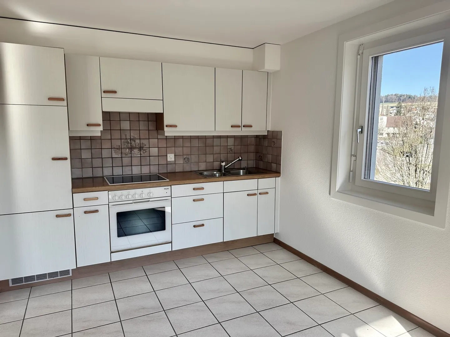 Courtepin 2,5 pces de 61,4m², balcon couvert, parking souterrain, cave - Photo 5 sur 13