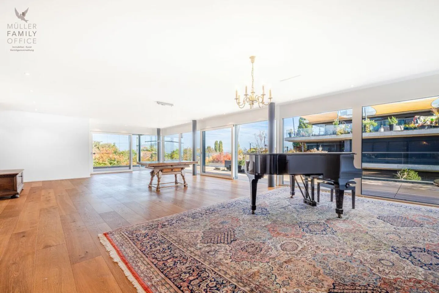 Appartamento con terrazza di 5 1/2 locali luminoso in un complesso residenziale molto curato e tranquillo - Foto 8 di 13