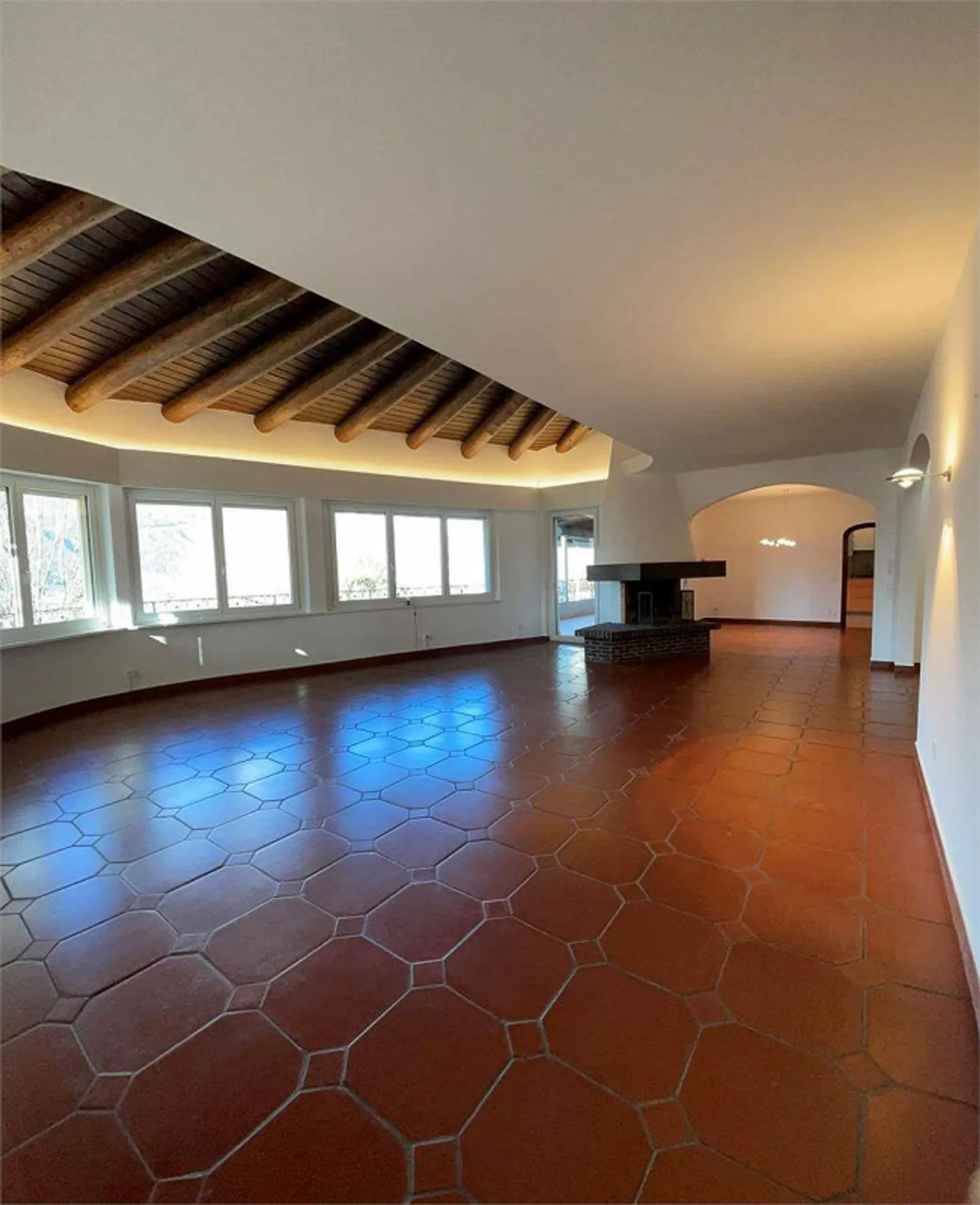 Exclusive Villa with Wellness Area and Open View in the Green of Vezia - Photo 7 of 13