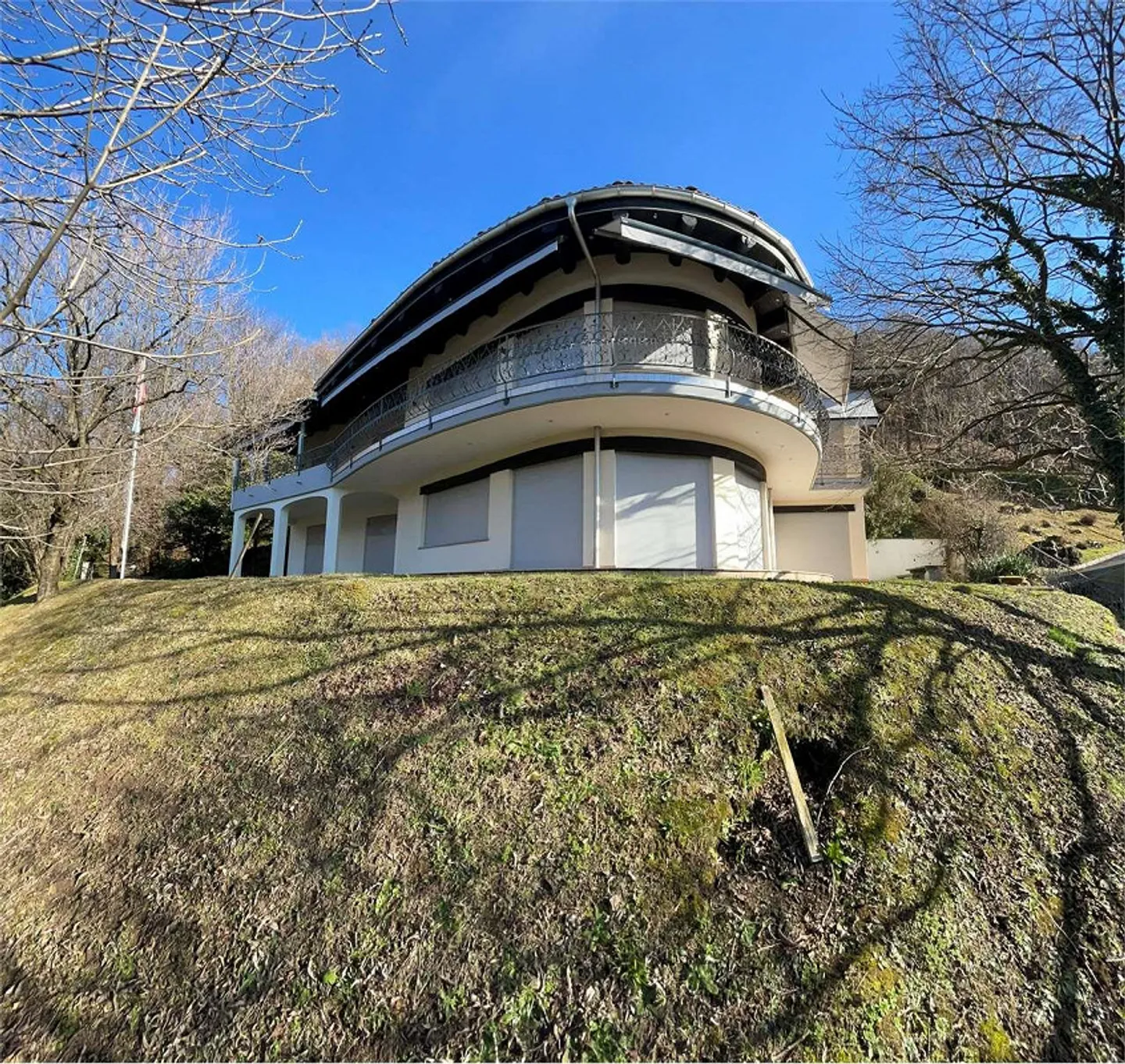 Exclusive Villa with Wellness Area and Open View in the Green of Vezia - Photo 2 of 13