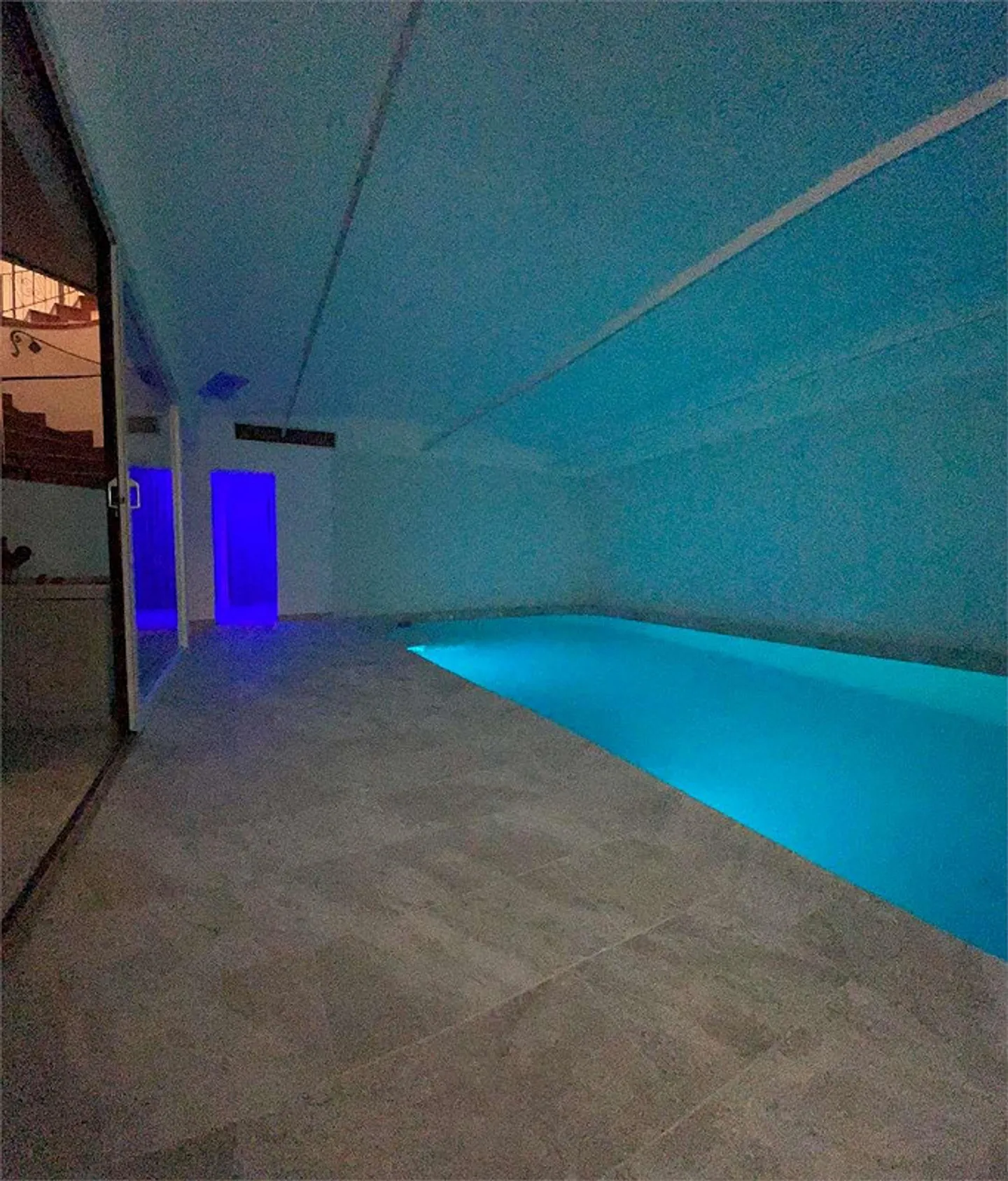 Exclusive Villa with Wellness Area and Open View in the Green of Vezia - Photo 4 of 13