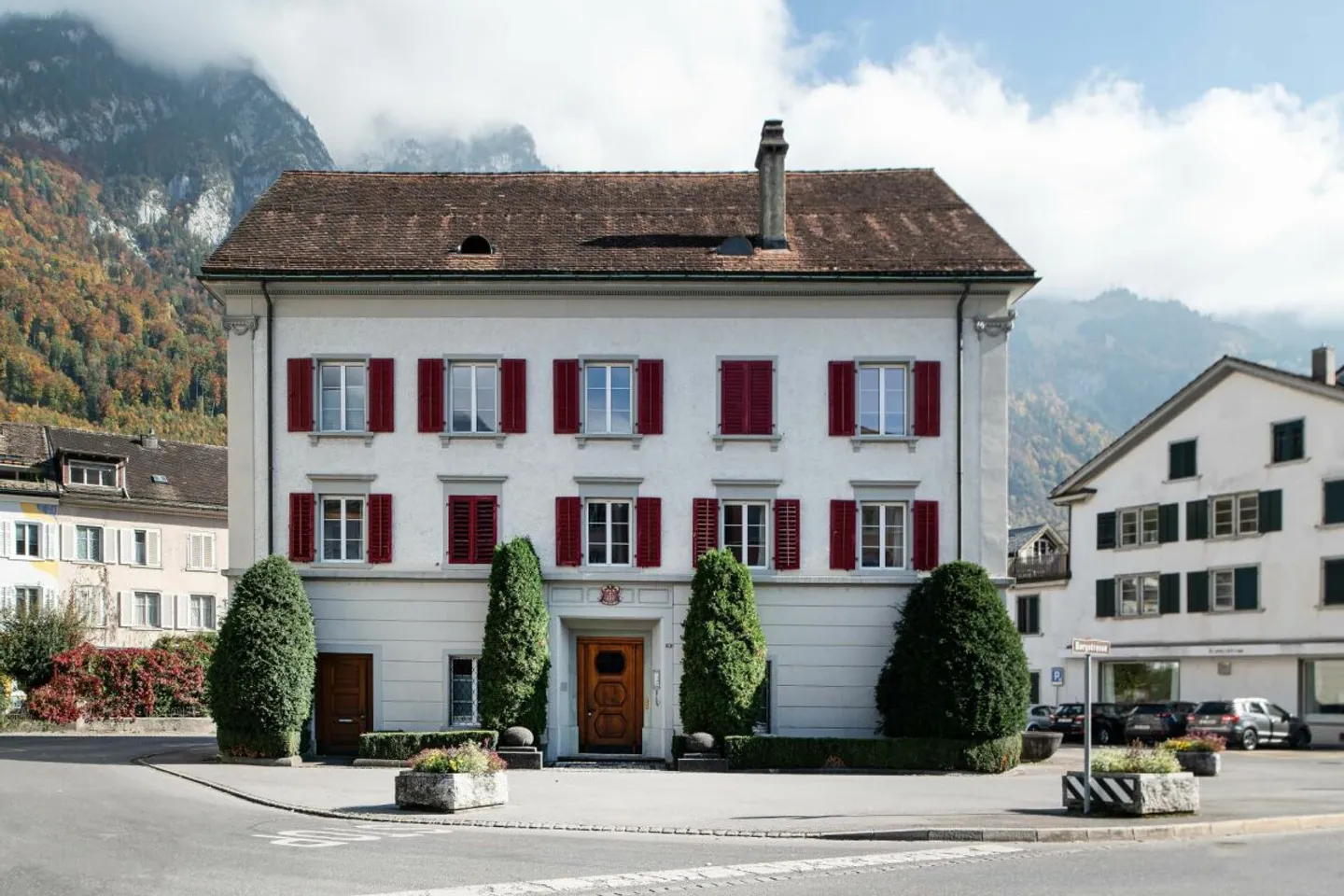 Casa a schiera ben tenuta e ristrutturata con stile, con due appartamenti, uffici e studio - Foto 3 di 32