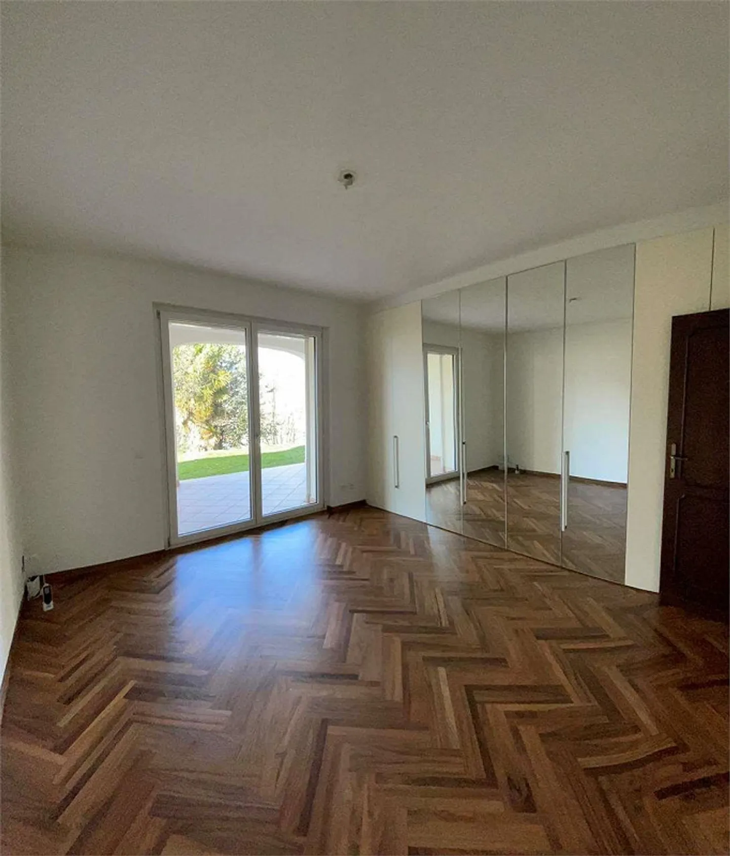 Exclusive Villa with Wellness Area and Open View in the Green of Vezia - Photo 12 of 13