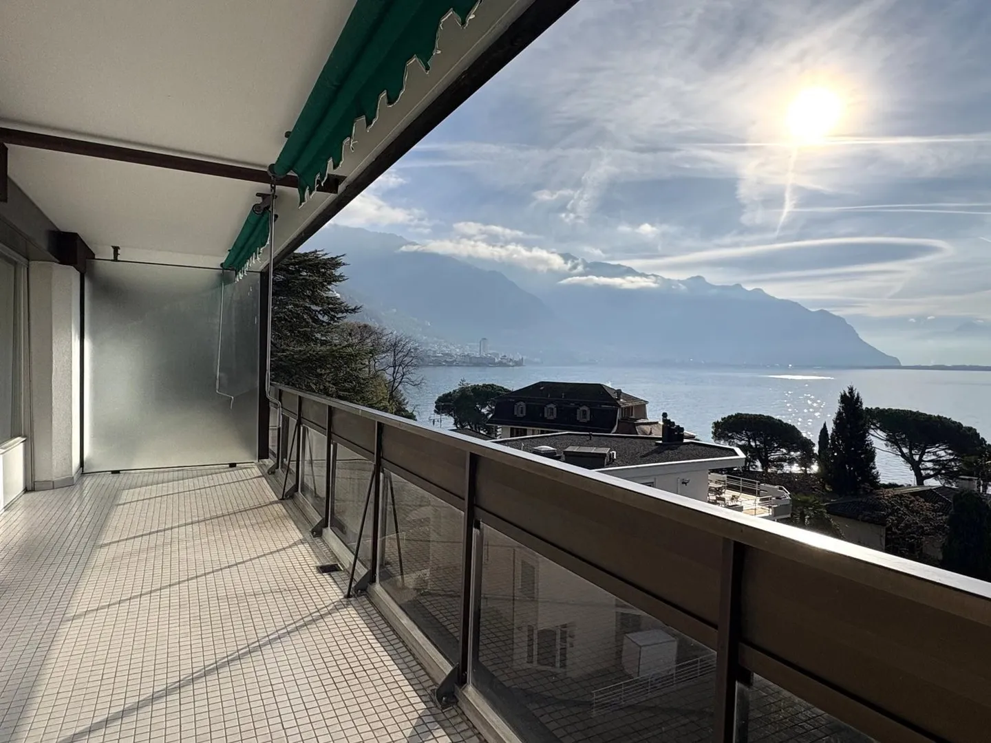Stupendo appartamento di 3,5 locali con vista mozzafiato sul lago e sulle montagne - Foto 10 di 11