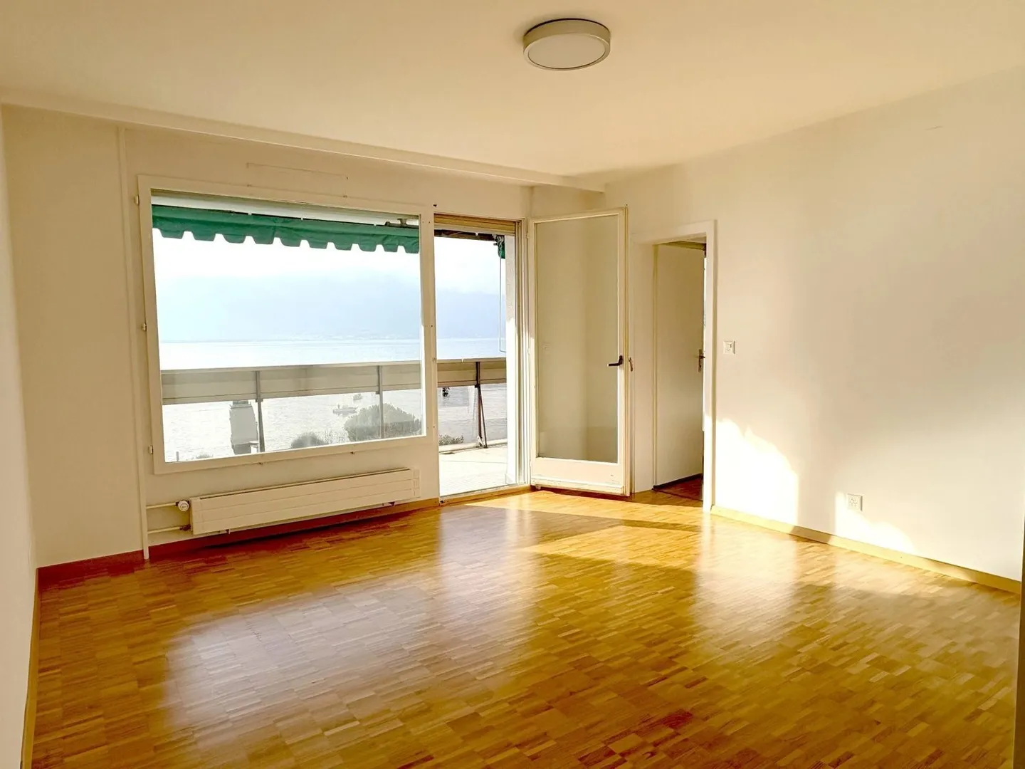 Stupendo appartamento di 3,5 locali con vista mozzafiato sul lago e sulle montagne - Foto 11 di 11