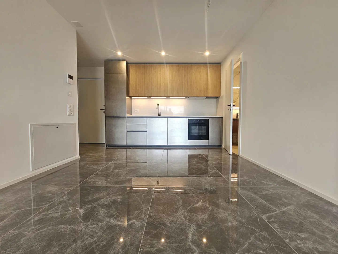 FOR RENT NEW AND BEAUTIFUL 3.5 ROOMS IN LUMINO - Photo 1 of 9