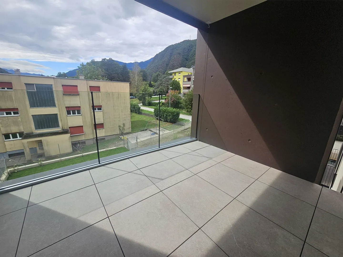 FOR RENT NEW AND BEAUTIFUL 3.5 ROOMS IN LUMINO - Photo 3 of 9