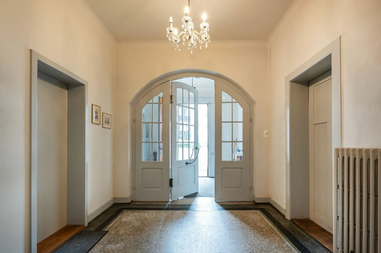 Casa a schiera ben tenuta e ristrutturata con stile, con due appartamenti, uffici e studio - Foto 6 di 32