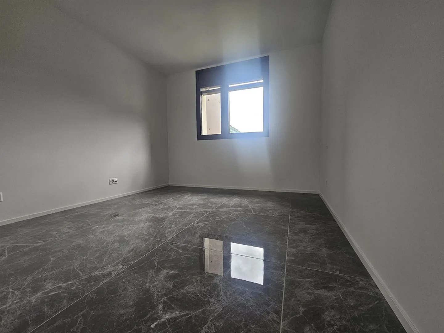 FOR RENT NEW AND BEAUTIFUL 3.5 ROOMS IN LUMINO - Photo 4 of 9