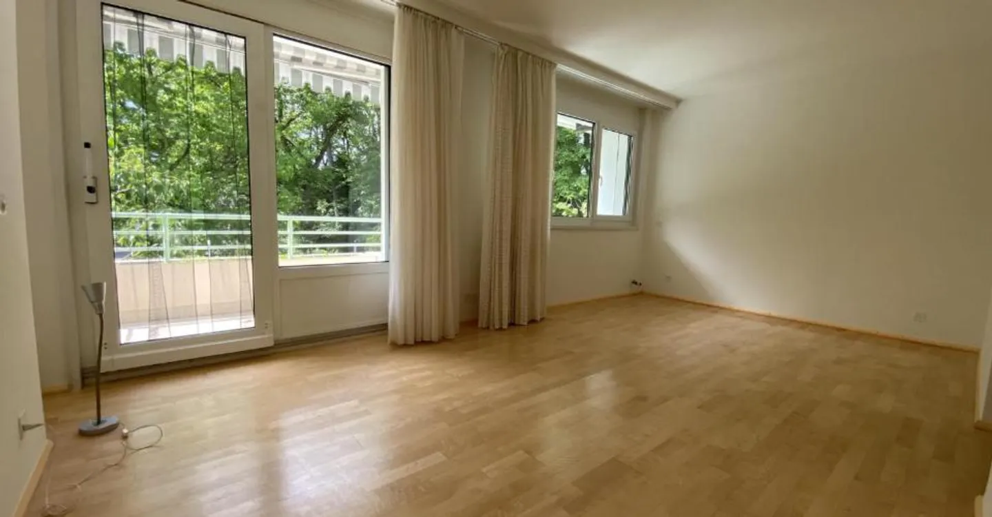 Lakefront on a large private park, 3-bedroom duplex on terrace. - Photo 2 of 6