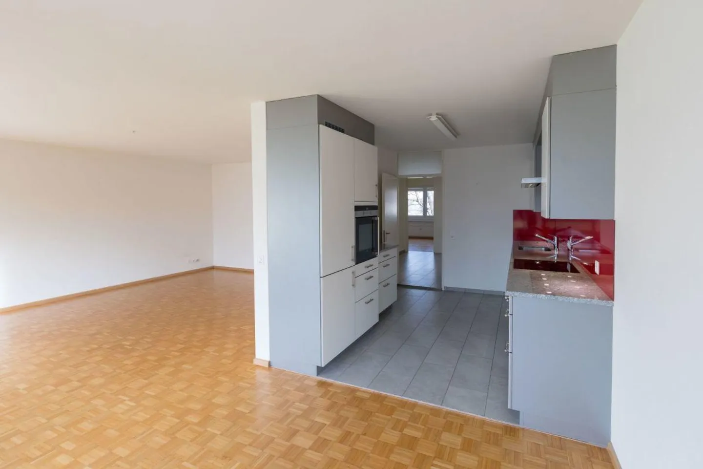 Appartamento luminoso di 3,5 stanze adatto alle famiglie al 2° piano con area giochi... - Foto 1 di 12