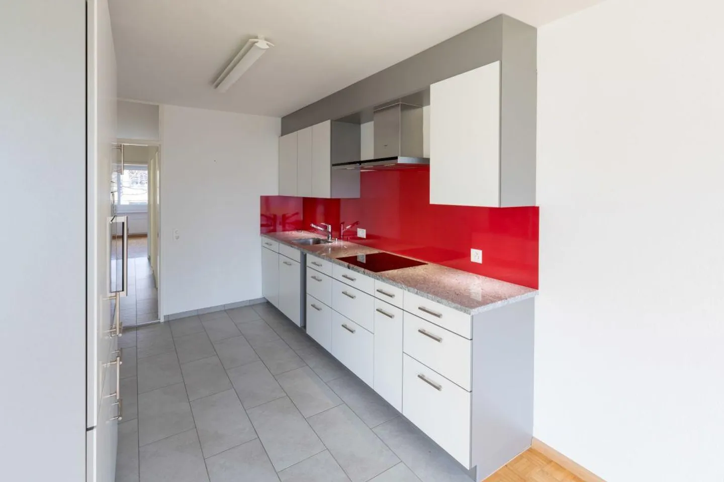 Appartamento luminoso di 3,5 stanze adatto alle famiglie al 2° piano con area giochi... - Foto 2 di 12