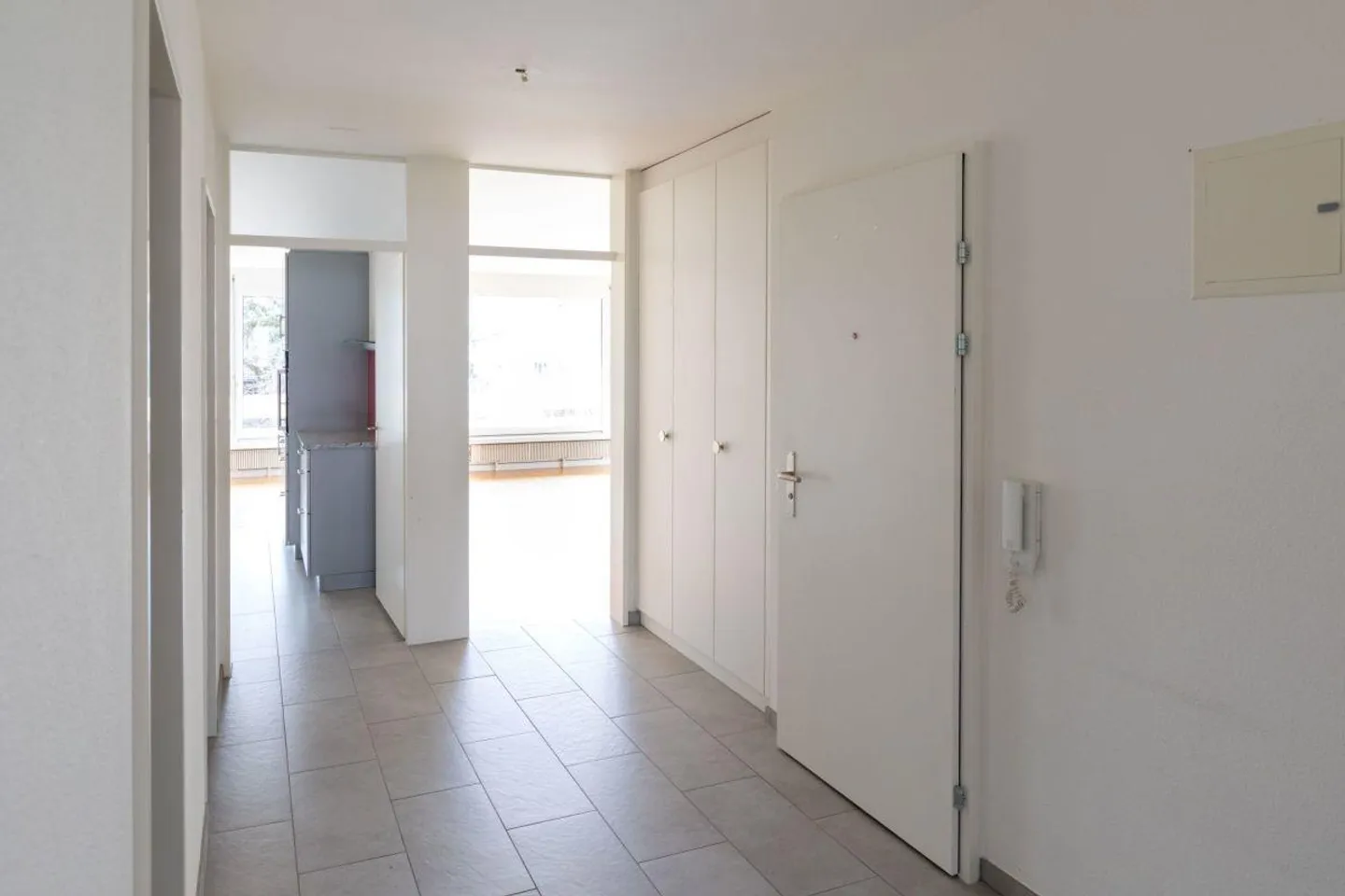 Appartamento luminoso di 3,5 stanze adatto alle famiglie al 2° piano con area giochi... - Foto 9 di 12