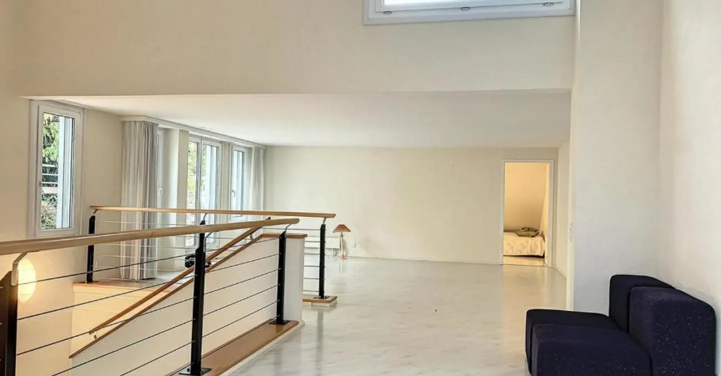 Lakefront on a large private park, 3-bedroom duplex on terrace. - Photo 5 of 6