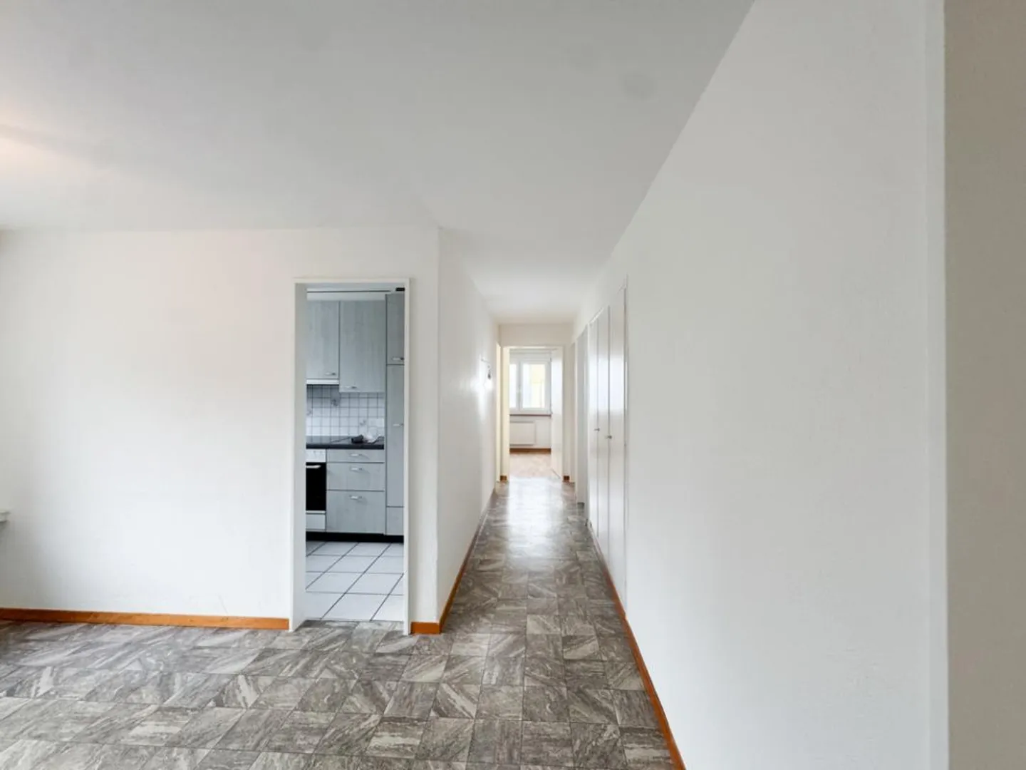 Bright apartment in a quiet location - Photo 3 of 9