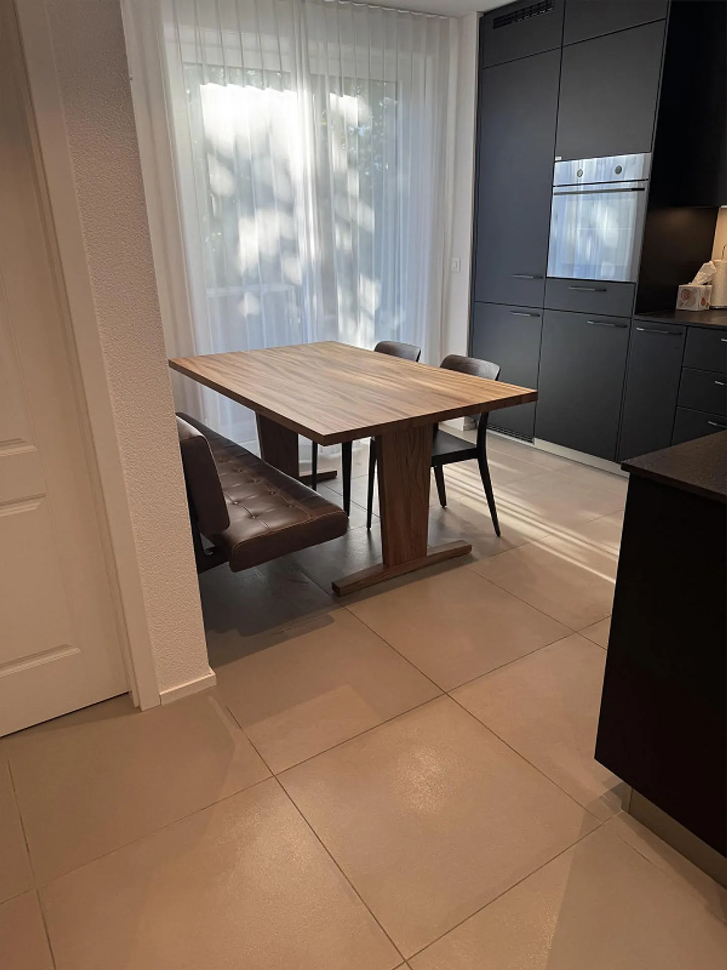 Partially furnished apartment for subletting - Photo 4 of 6