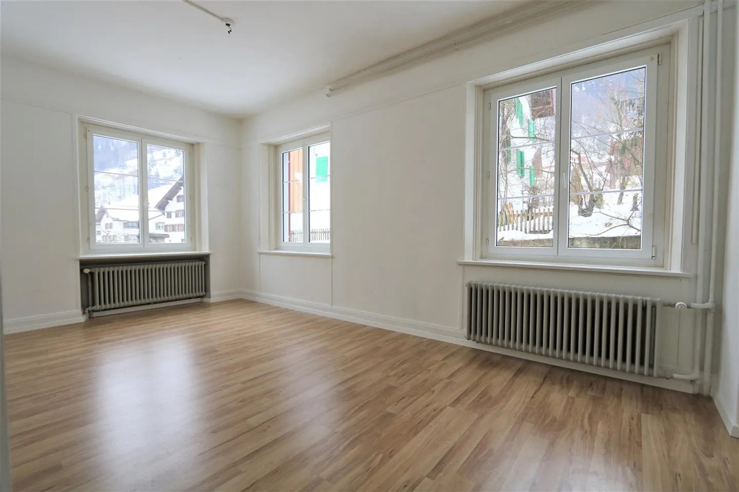 Bright apartment with shared garden - Photo 4 of 7