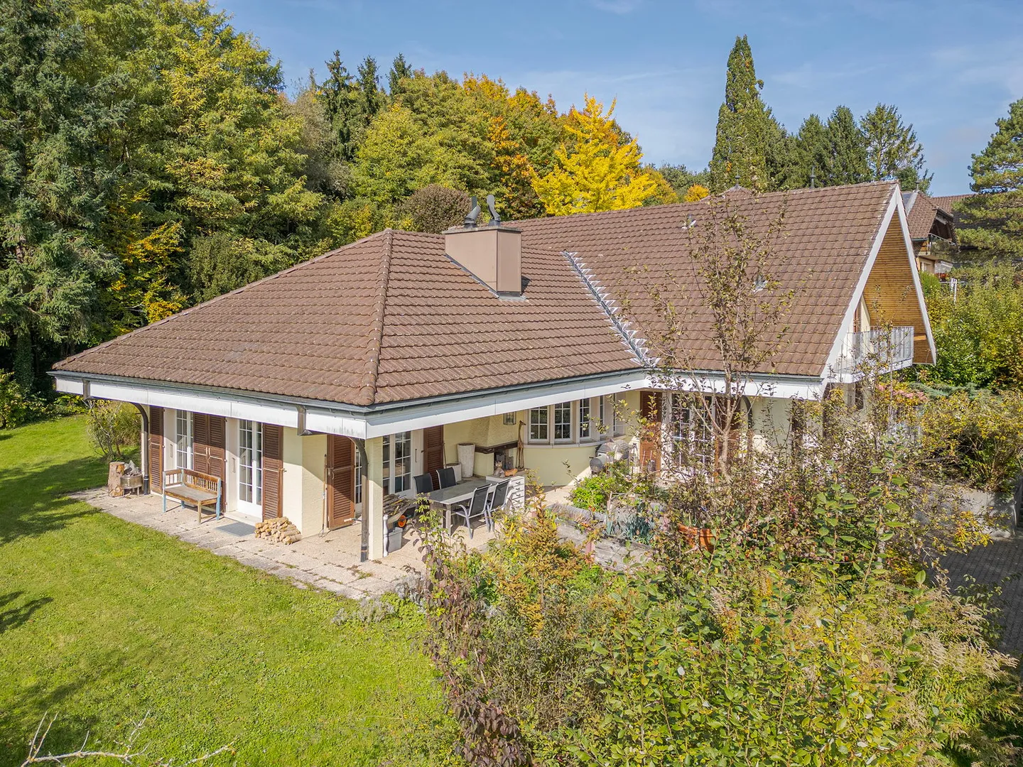 Herrschaftliche Villa über den Dächern von Lyss - Foto 1 von 28