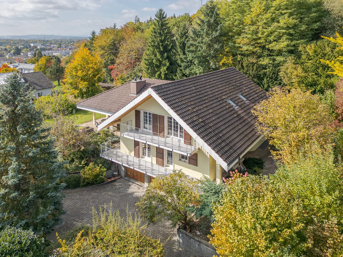 Herrschaftliche Villa über den Dächern von Lyss - Foto 2 von 28