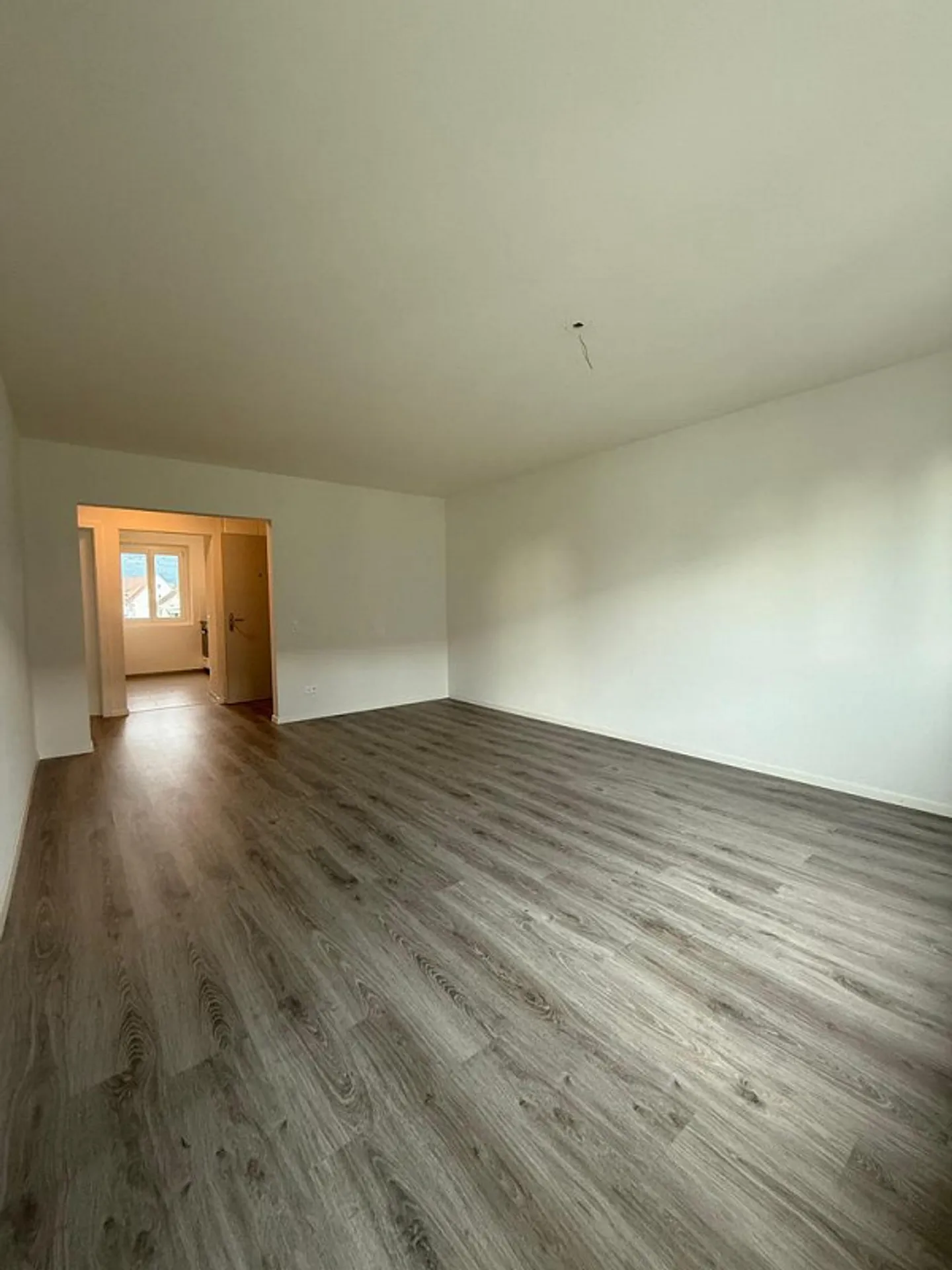 Moderne Wohnung mit grossem Balkon - Foto 3 von 10