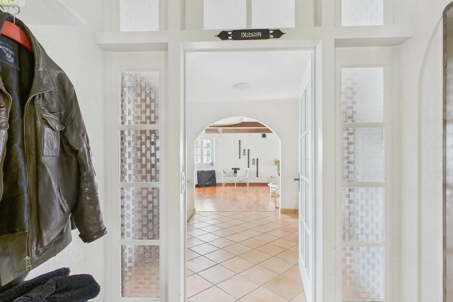 Herrschaftliche Villa über den Dächern von Lyss - Foto 3 von 28