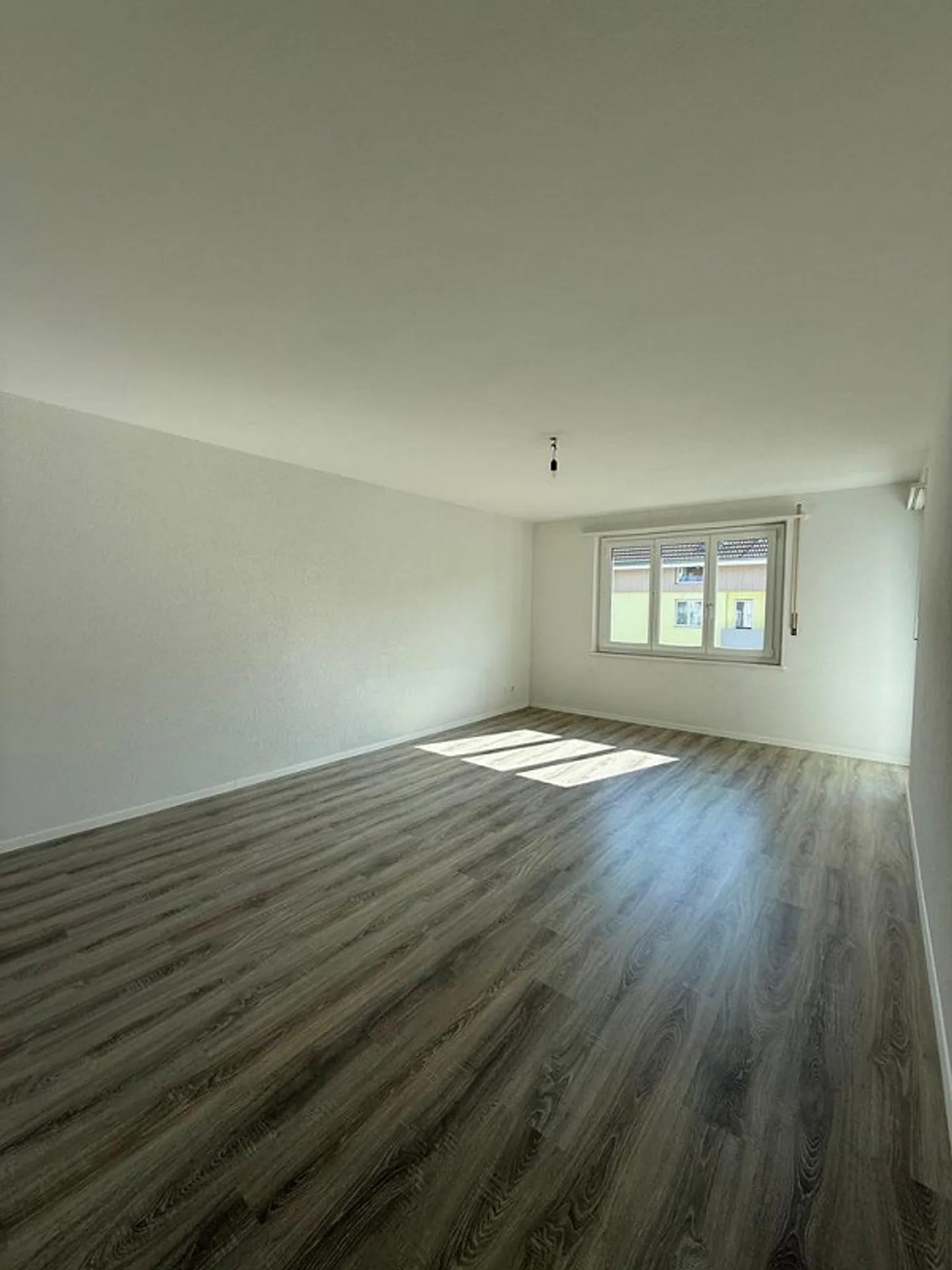 Moderne Wohnung mit grossem Balkon - Foto 4 von 10