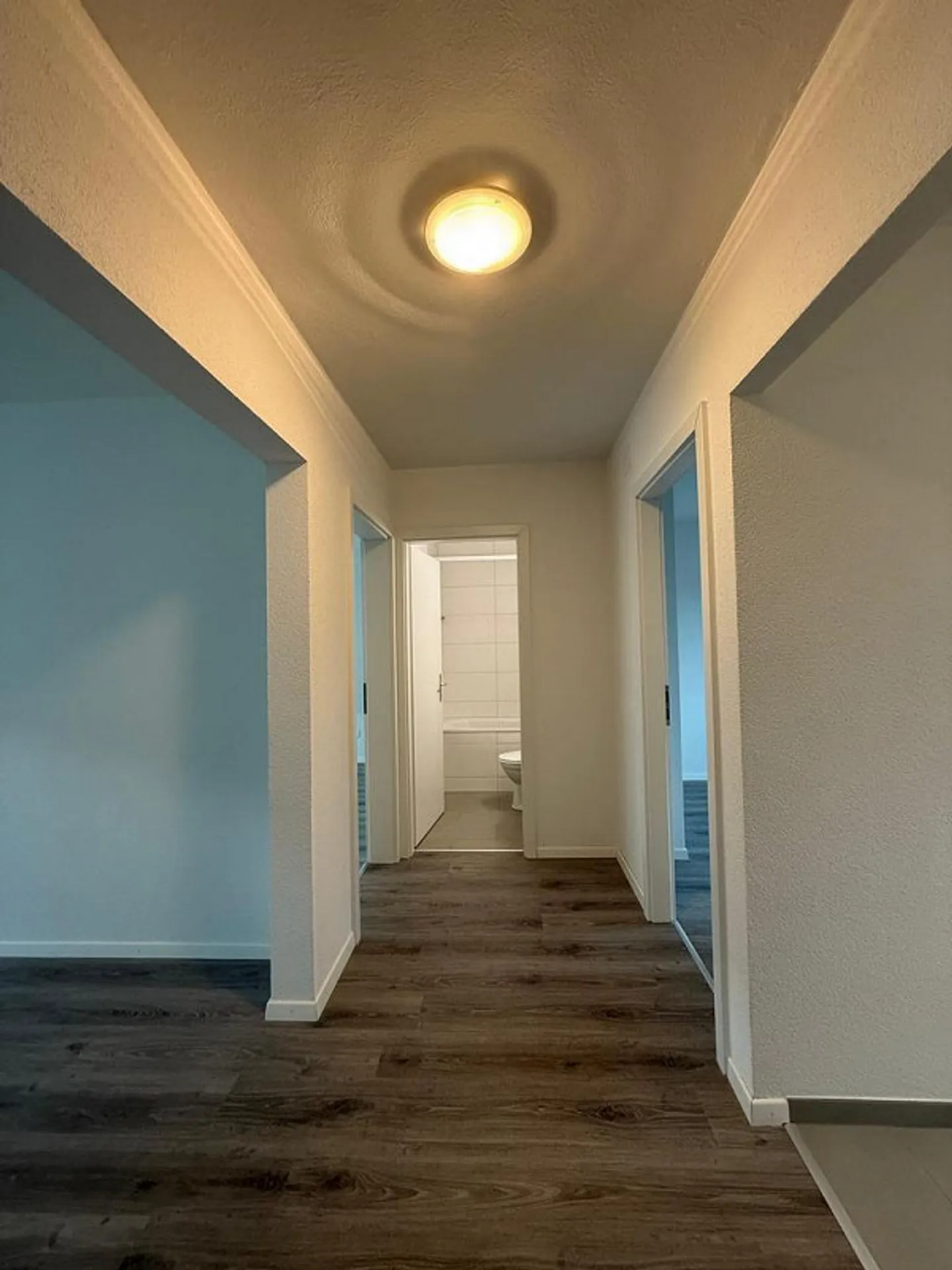 Moderne Wohnung mit grossem Balkon - Foto 5 von 10