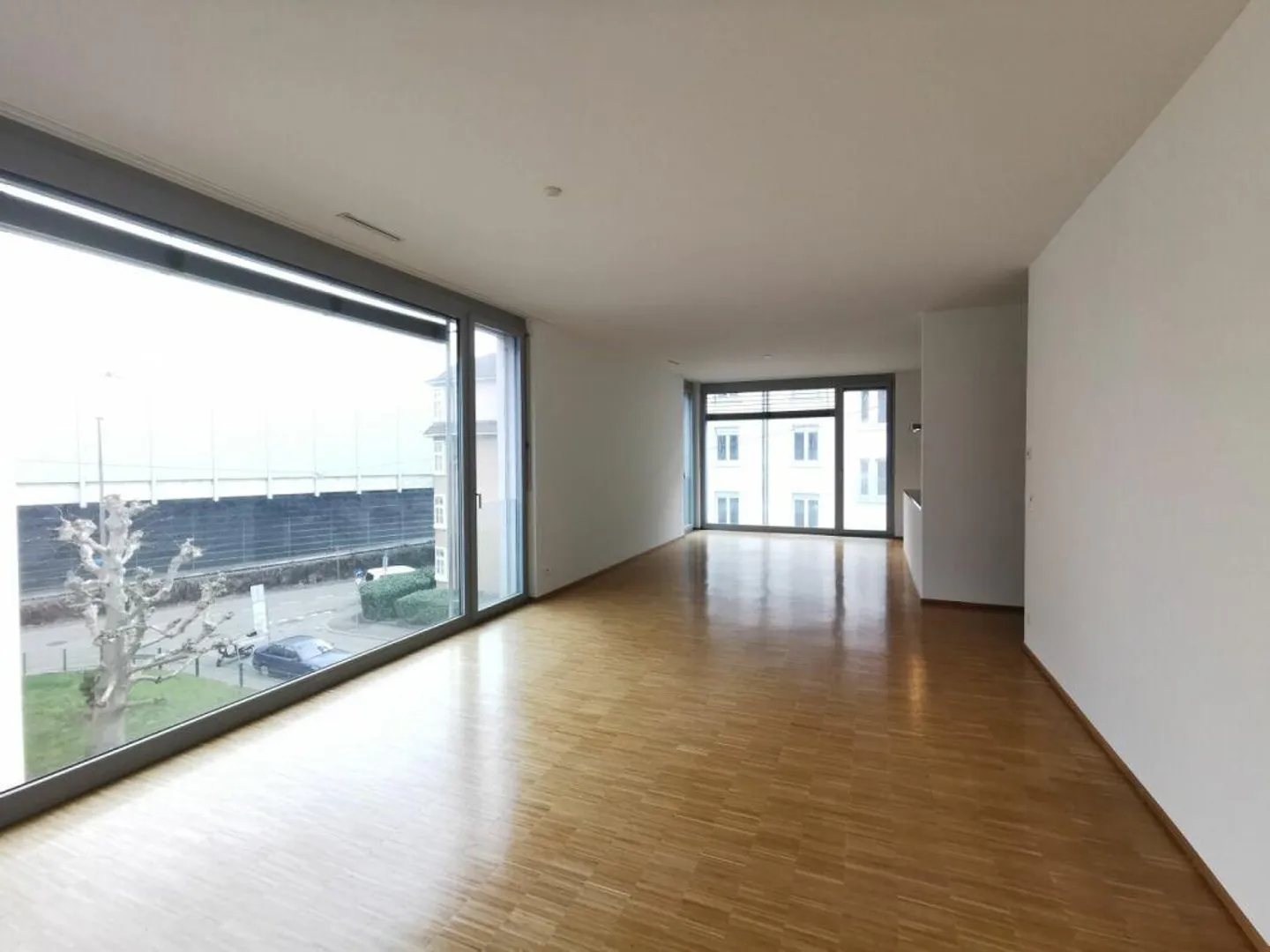 Spacious 3.5-room apartment with two balconies - Photo 4 of 8