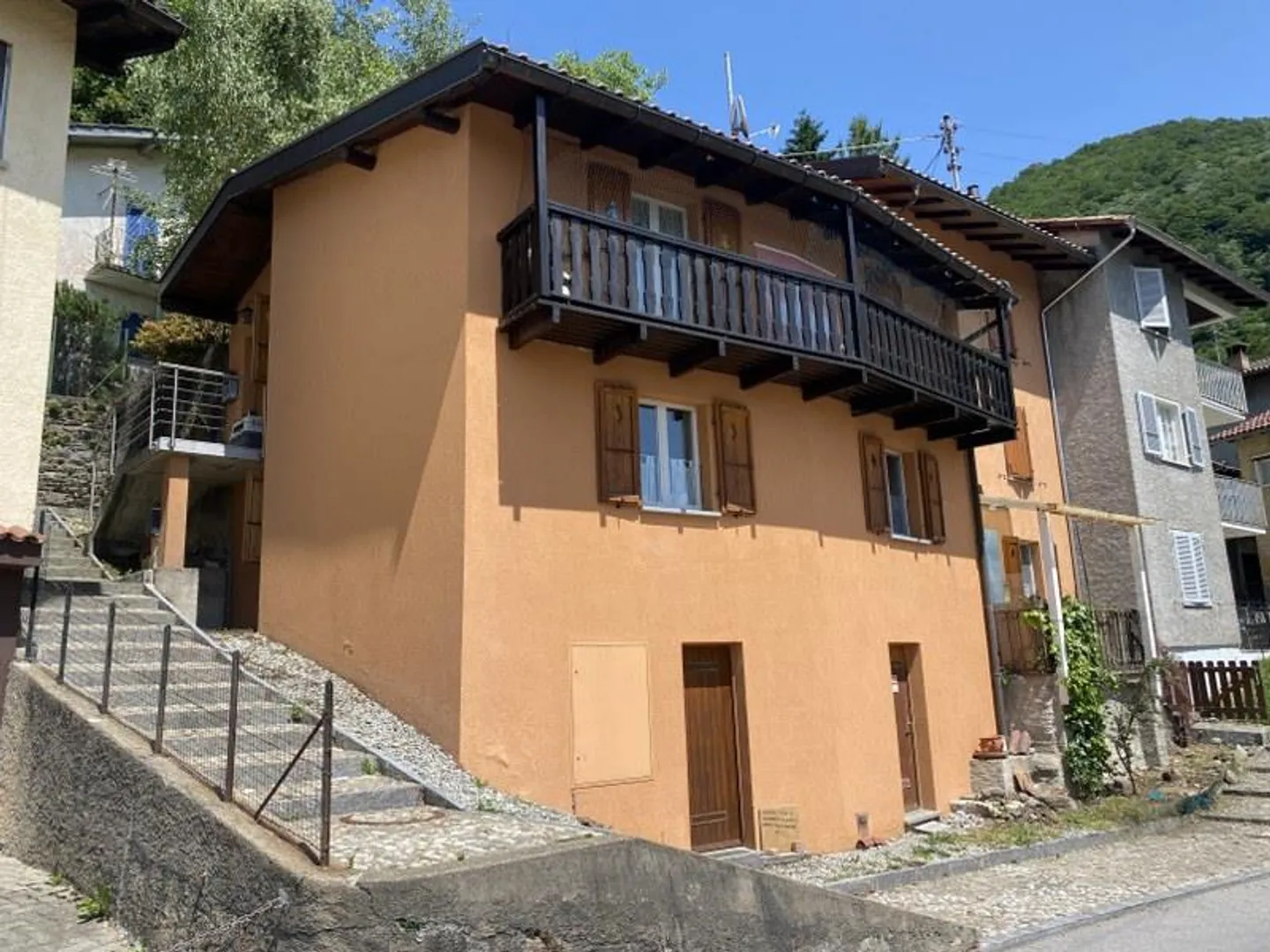 APPARTAMENTO PER VACANZE 4.5 STANZE TRA LE MONTAGNE - Foto 1 di 5