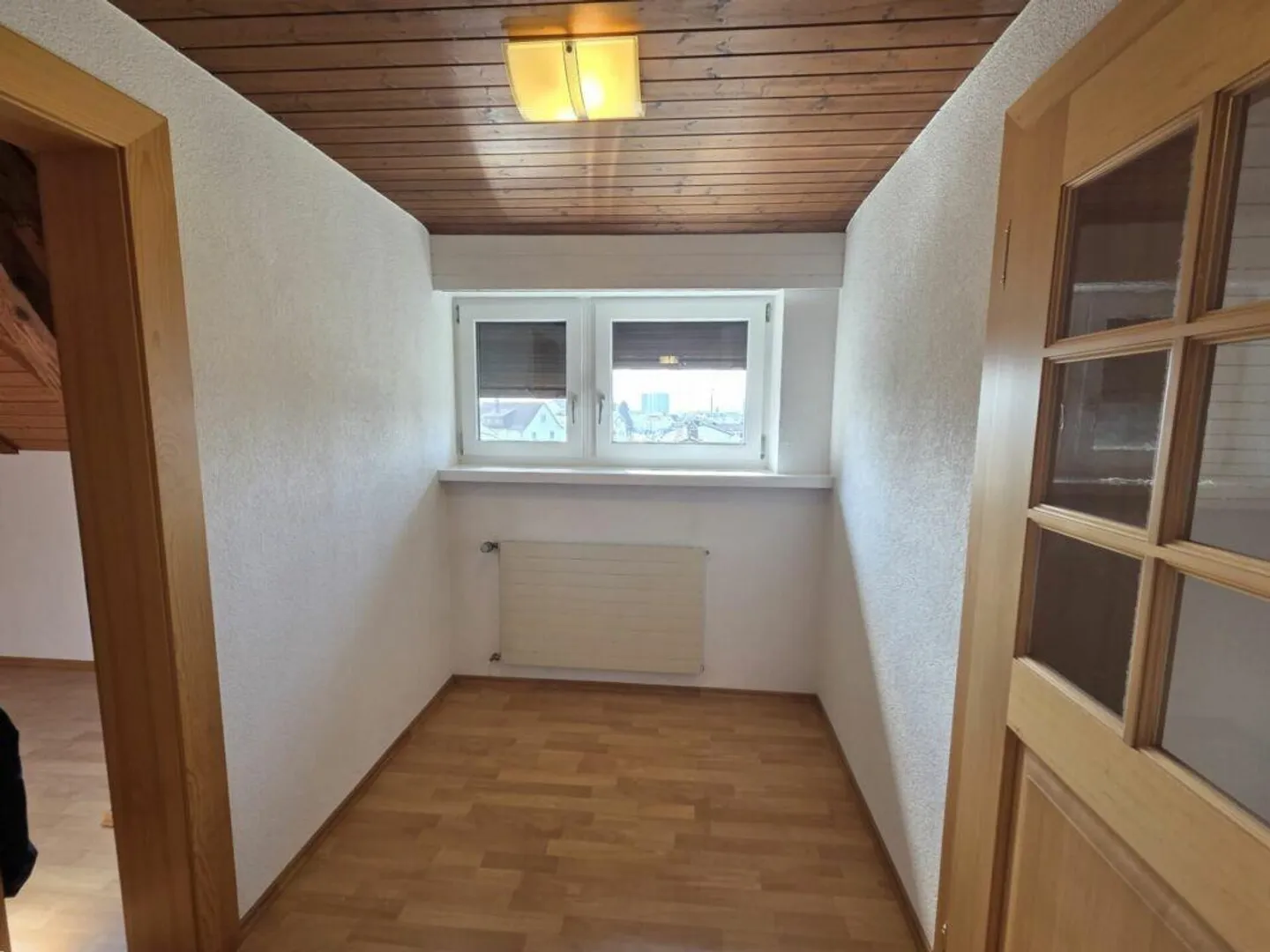 For rent immediately 4-room attic apartment in the center of Wil, 5 minutes walk to the train station - Photo 10 of 10