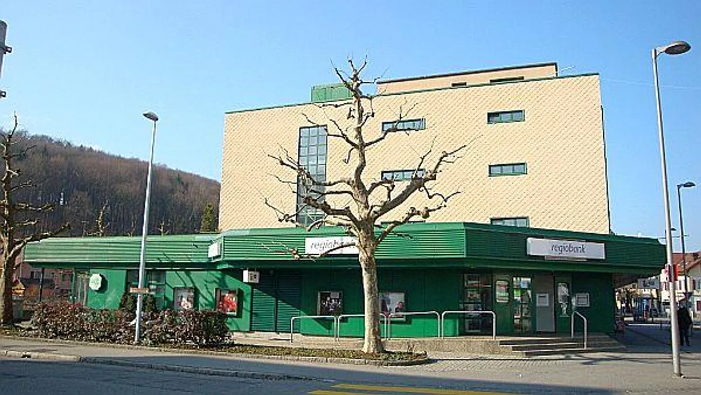 Locaux commerciaux spacieux au centre de Zuchwil - Photo 6 sur 7