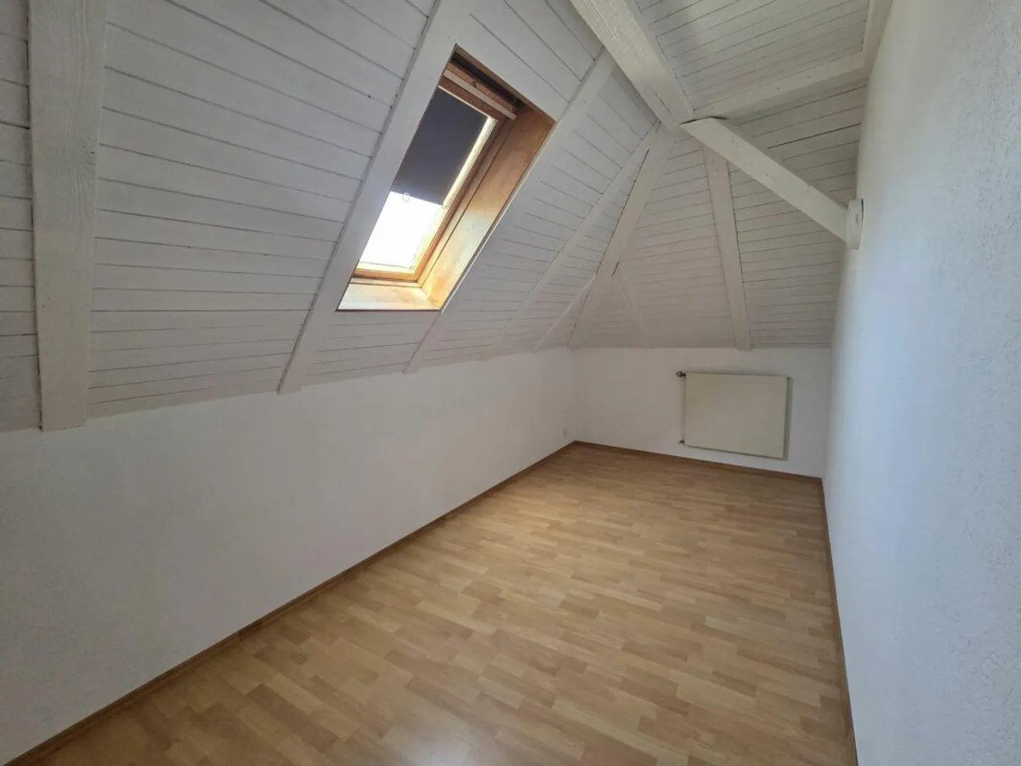 For rent immediately 4-room attic apartment in the center of Wil, 5 minutes walk to the train station - Photo 5 of 10